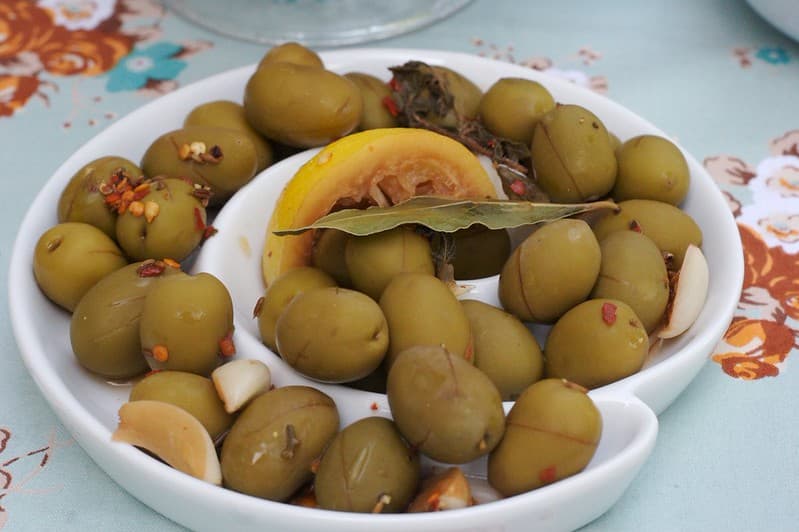Spicy Marinated olives - Barb's Delicious Party Food 16July06 - 1