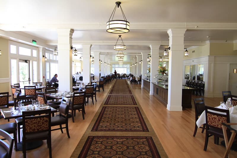 Lake Hotel, dining room