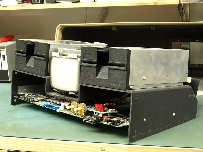 Osborne 1 Computer Teardown