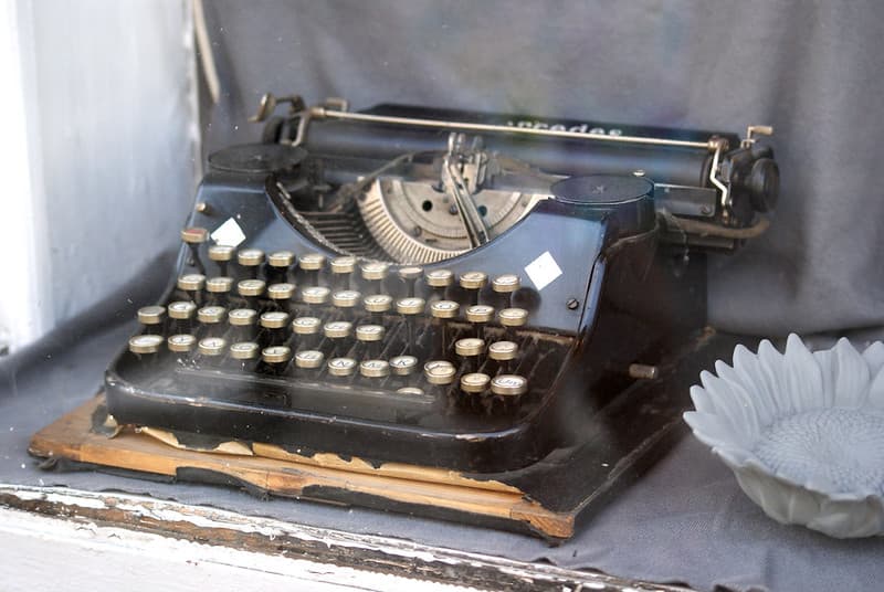 Typing machine