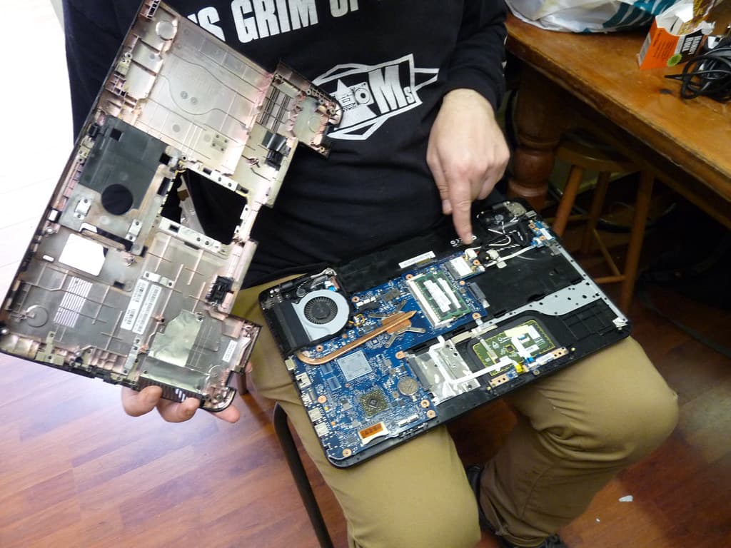September 20th, 2015 Sorting out a laptop at Reading Repair Cafe