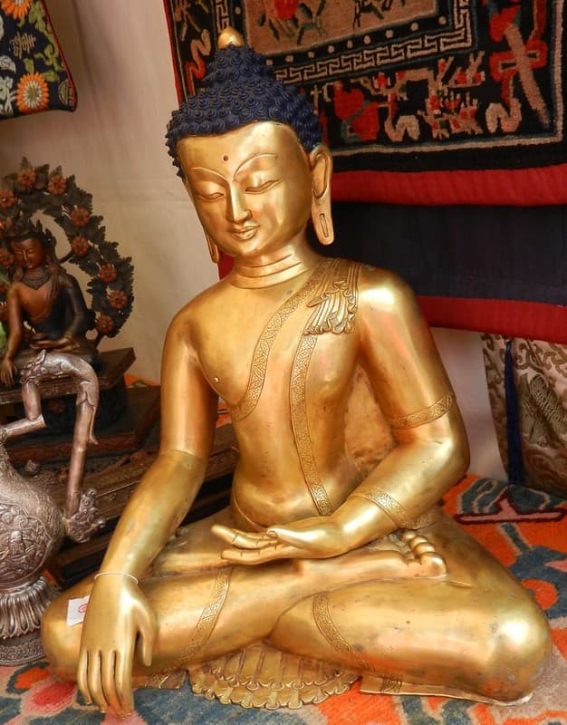 Buddha, carpets, dscn