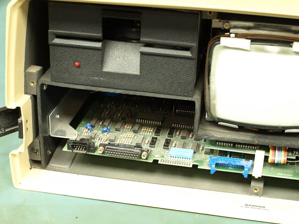 Osborne 1 Computer Teardown