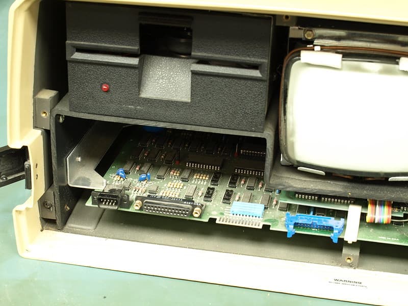 Osborne 1 Computer Teardown