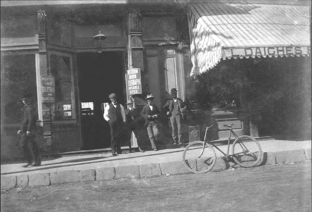 Western union telegraph and cable office, Laredo, TX, abt. 1910