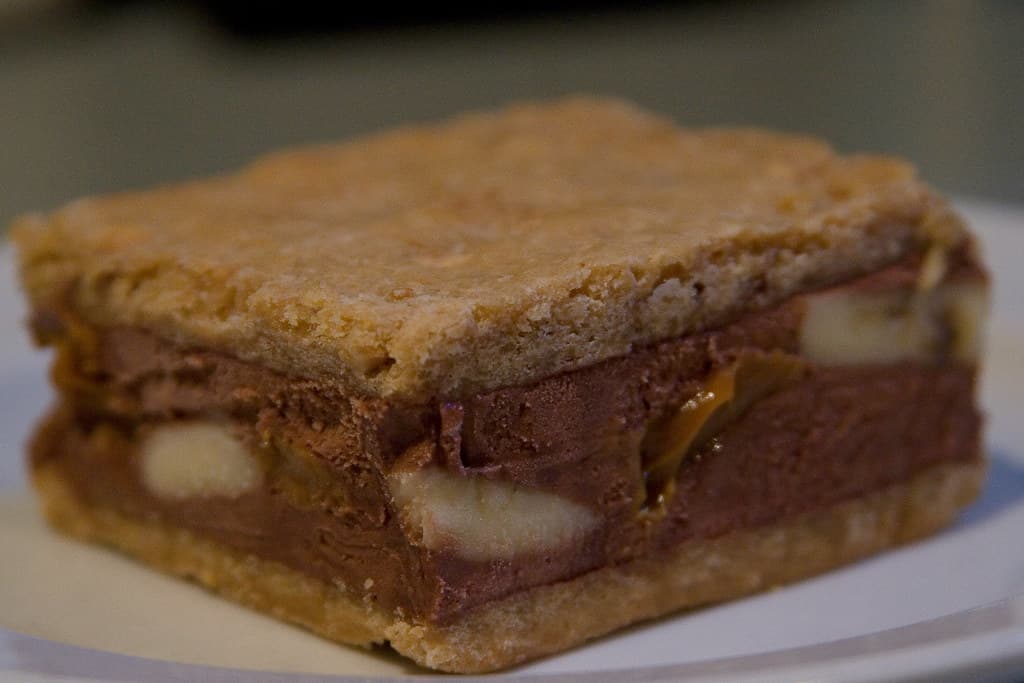 Midnight Kitchen ice cream sandwich 4x6 crop WB Sharpen 20060701