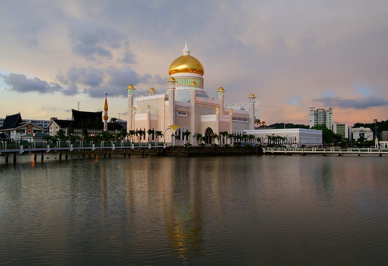 Sultan Omar Ali Saifuddin Mosque. Brunei.