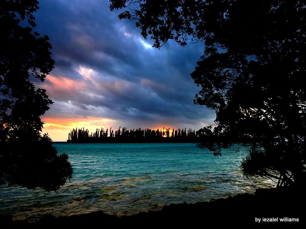 A Cloudy sunset - Nikon DSCN4248-001