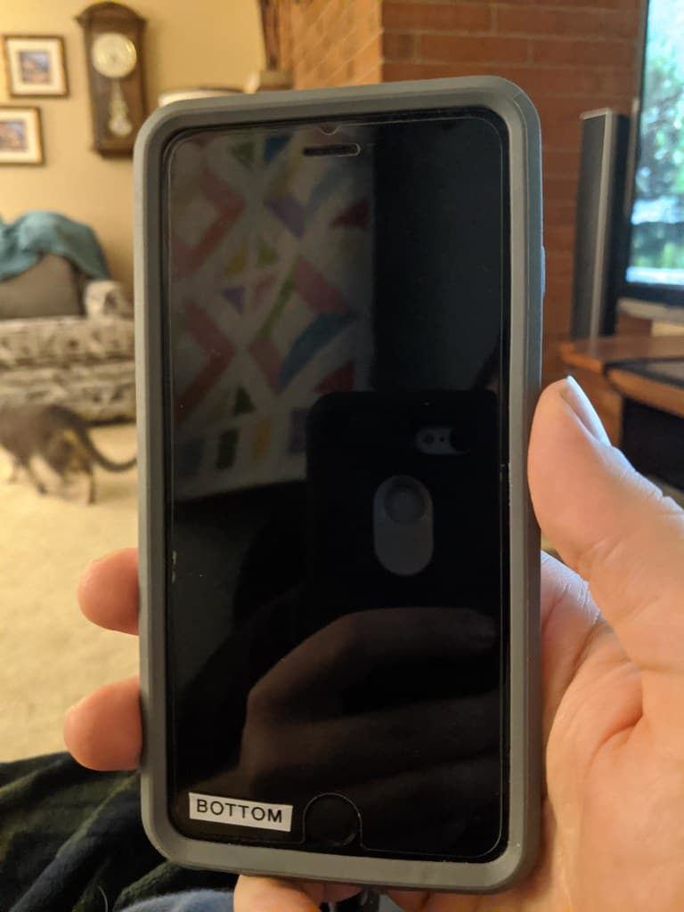 Weak affordances in smartphone design for older people