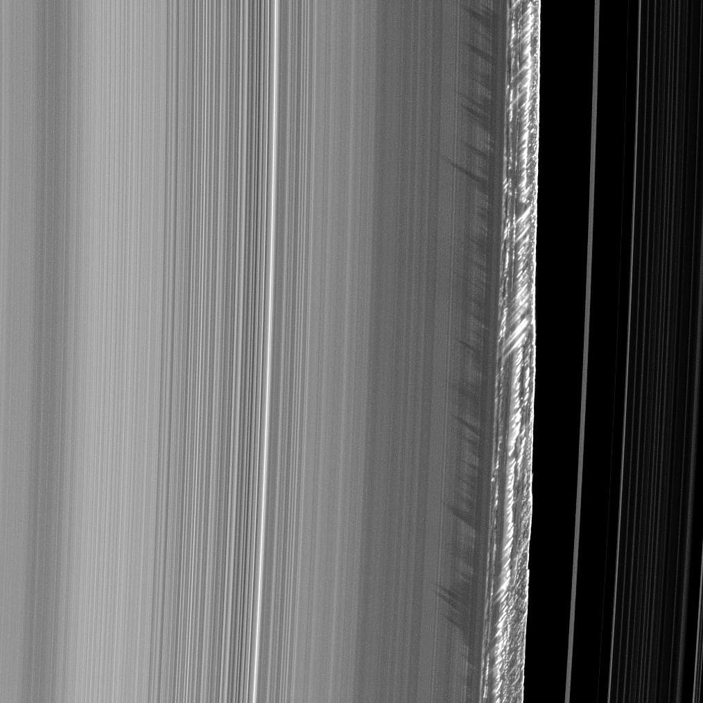 Shadows of vertical structures in Saturn rings