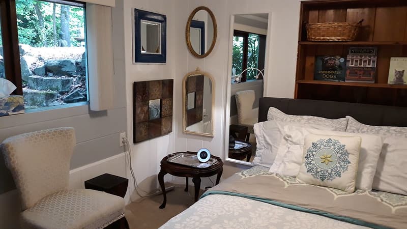 Bed, bedroom, books
