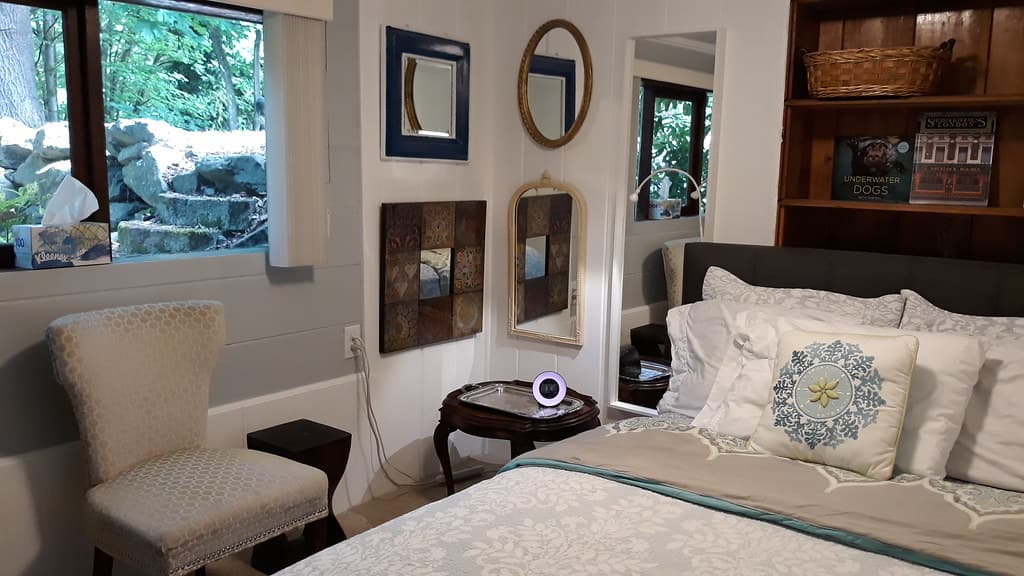 Africantable, bed, bedroom