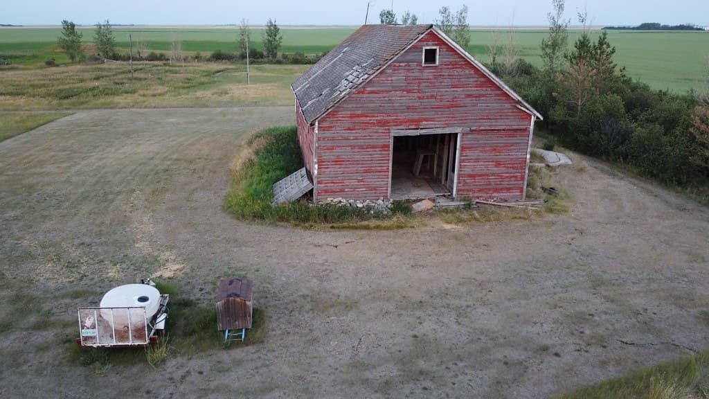 2021/365/206 Drone Barn Approach