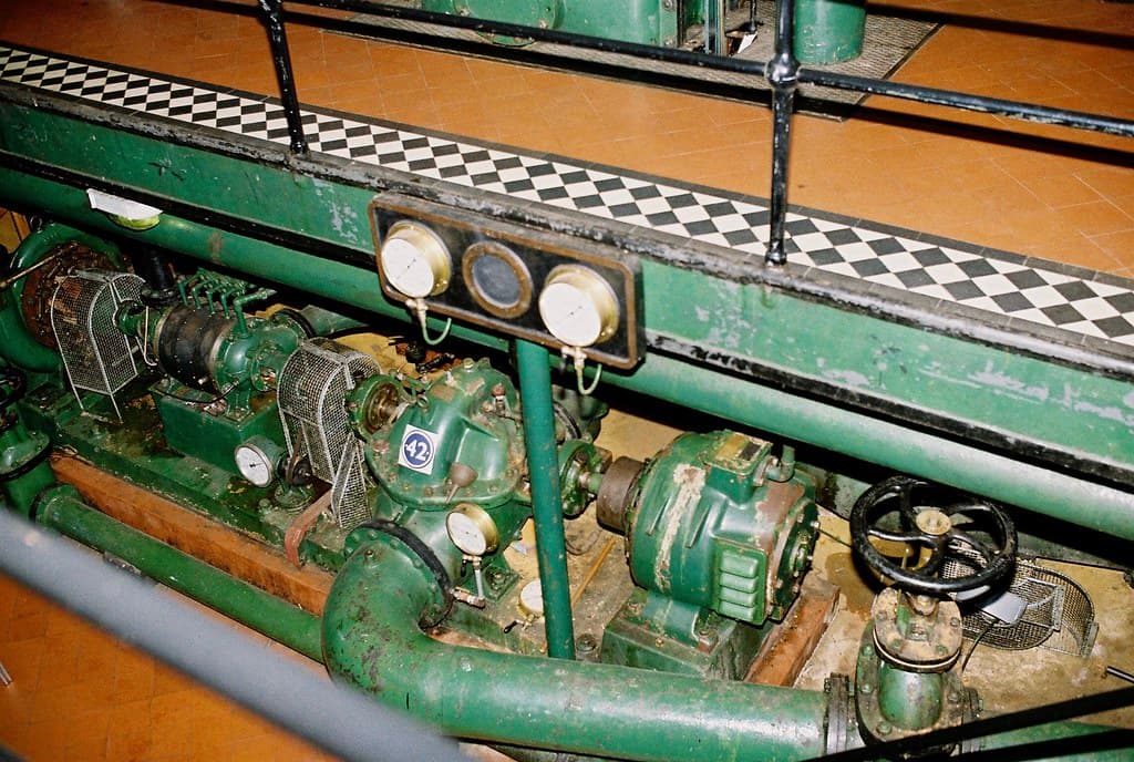 Various auxiliary pumps for steam turbine above. d.c. motor driven
