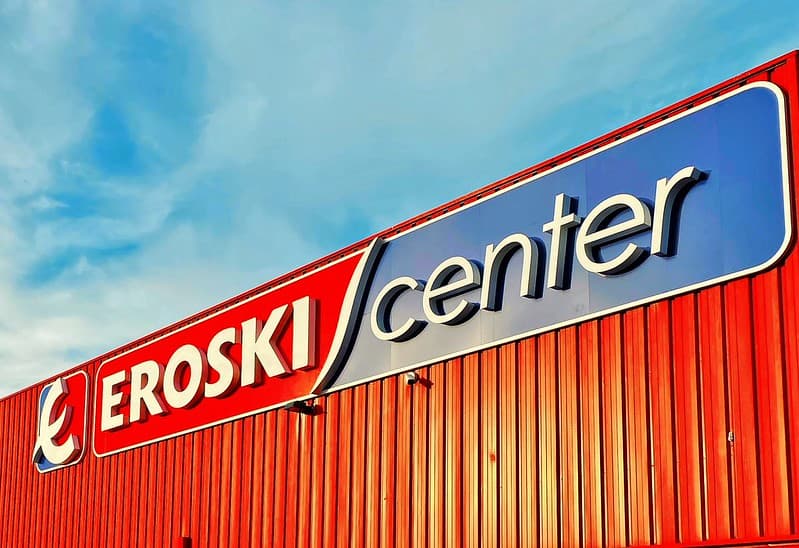 Rótulo y fachada Eroski