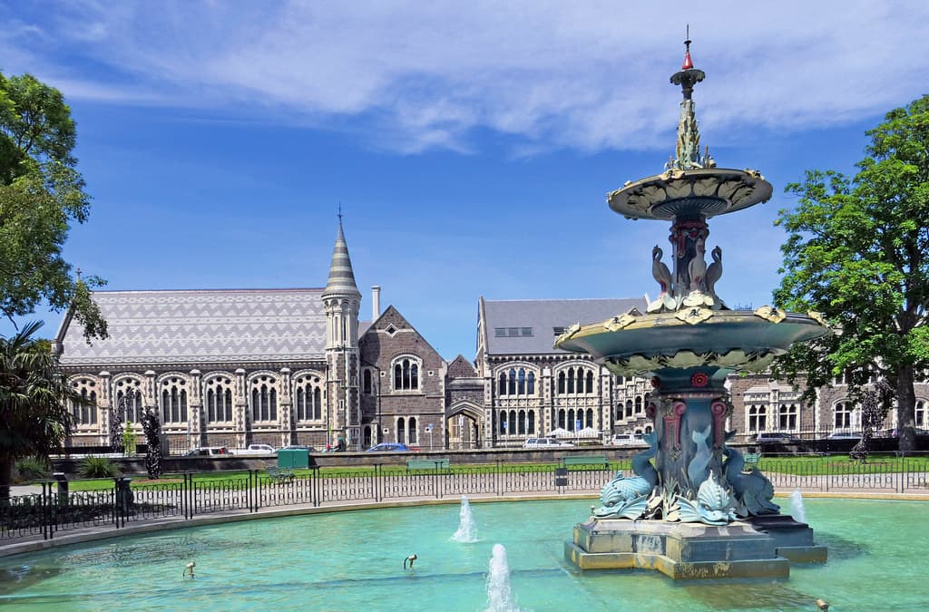 Art Centre & Peacock fountain.