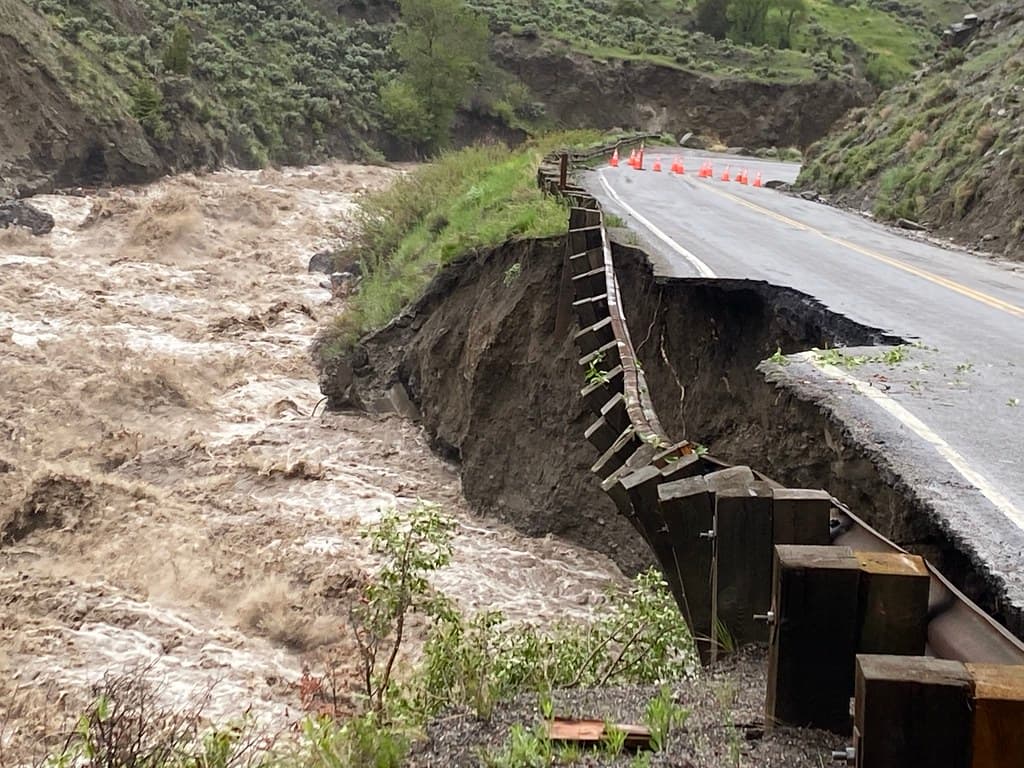 High water levels in Gardner River alongside the North Entrance Road