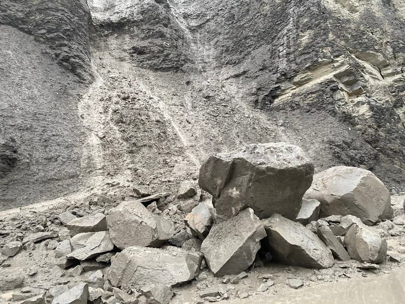 Large rockslide on North Entrance Road in the Gardner Canyon.