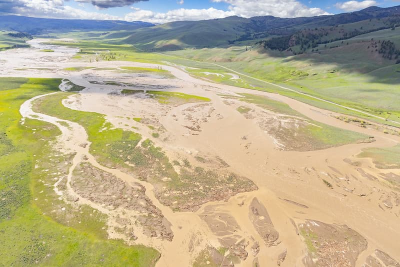 Yellowstone flood event 2022: swollen Lamar River and Lamar Valley (2)