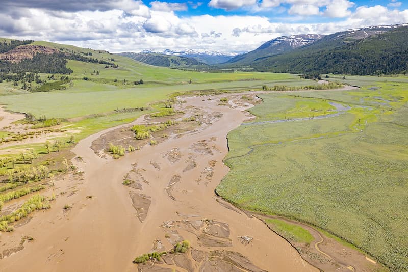 Yellowstone flood event 2022: Swollen Lamar River and Lamar Valley (3)