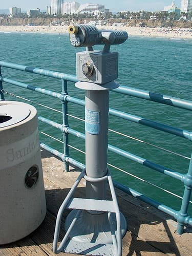 116 A Quarter-activated Tourist Telescope On Pier