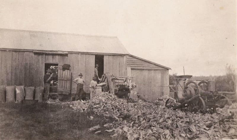 Farm machinery and workers at Haly Creek, Qld - 1920s perhaps