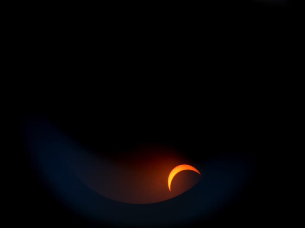 20240408 151701 Telescope glare