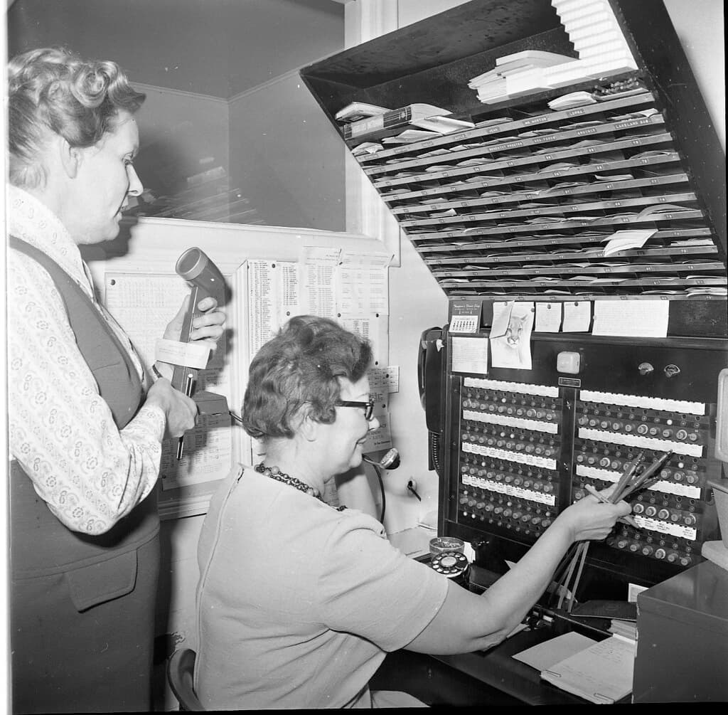 1973-01-18 Switchboard-01