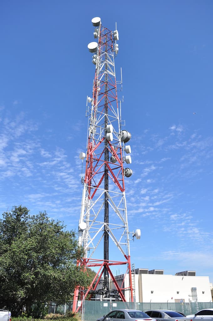 25 Kenneth Hahn State Recreation Area (25) - Antenna Tower On Hilltop
