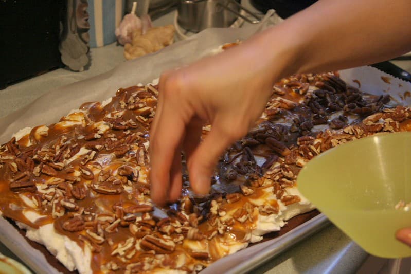 Midnight Kitchen making ice cream sandwiches 18July06 - 8