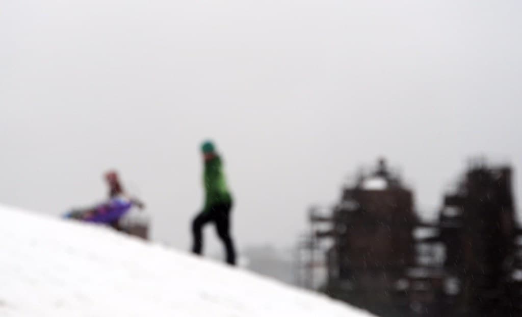 Bighill, cloudyday, figures