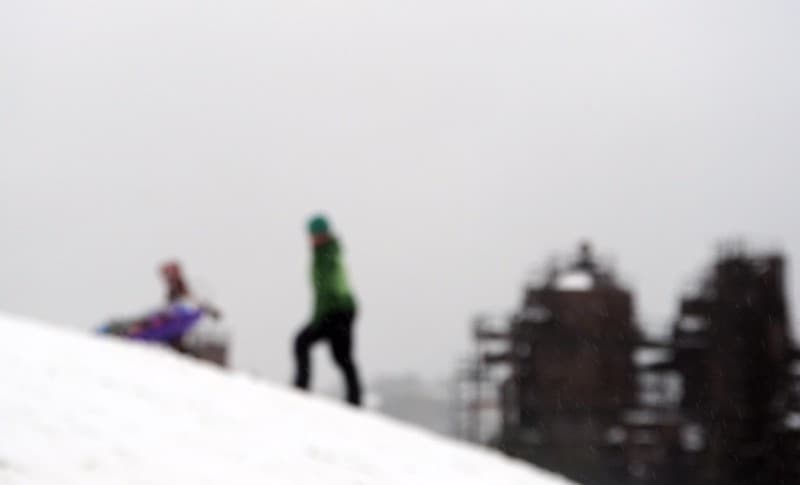 Bighill, cloudyday, figures