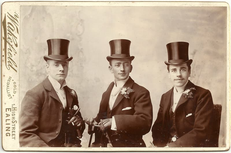 Cabinetcard, ealing, hats