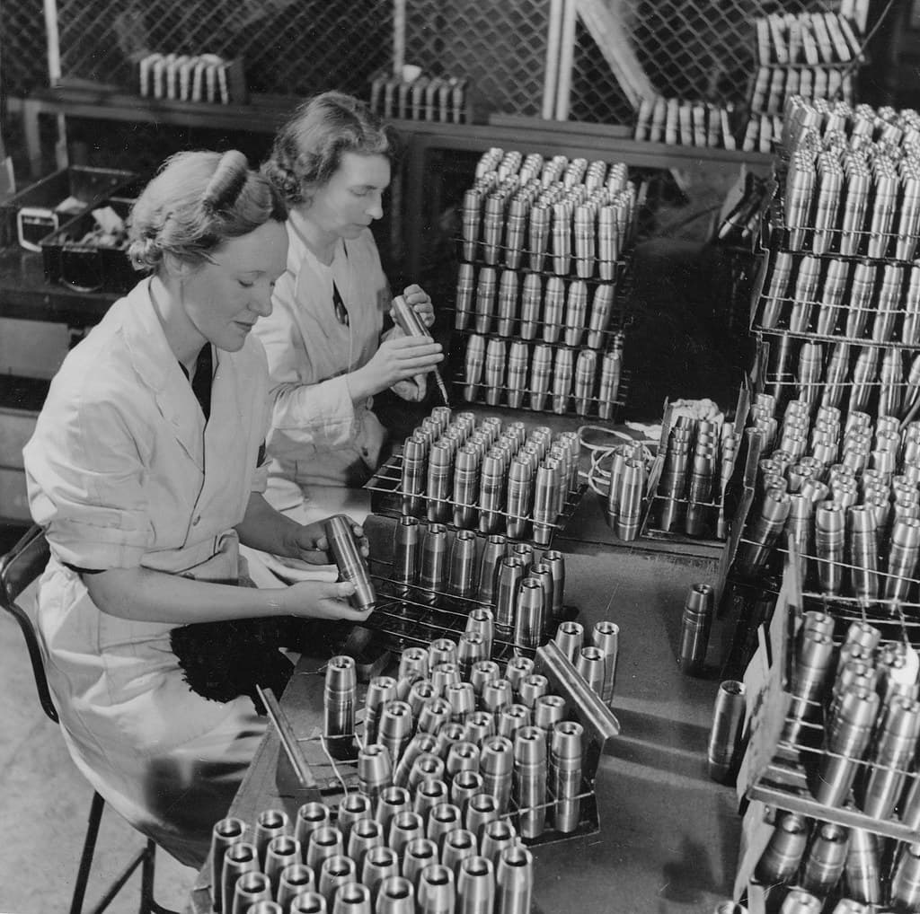 Inspecting anti-aircraft shell cases, 1942
