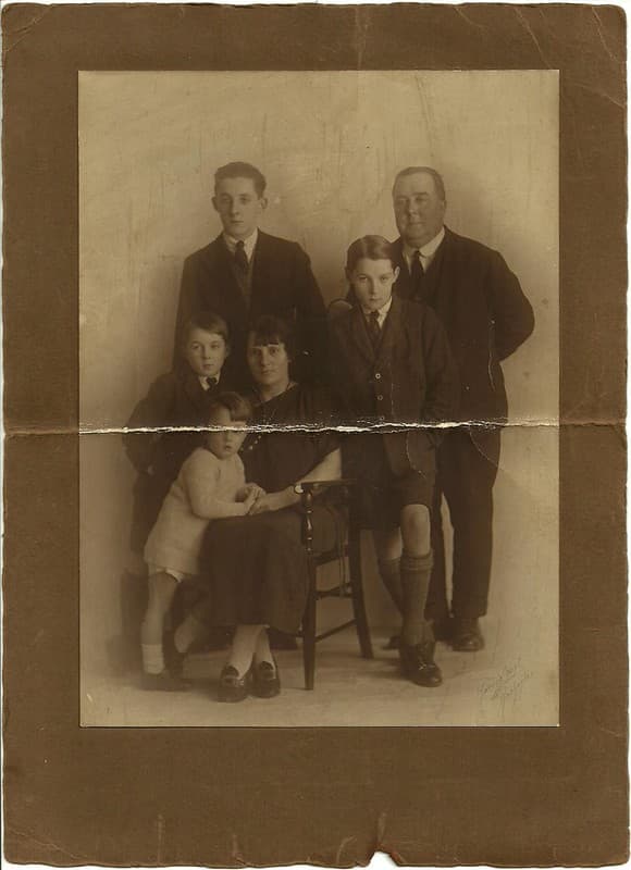 Hook family portrait, December 1924