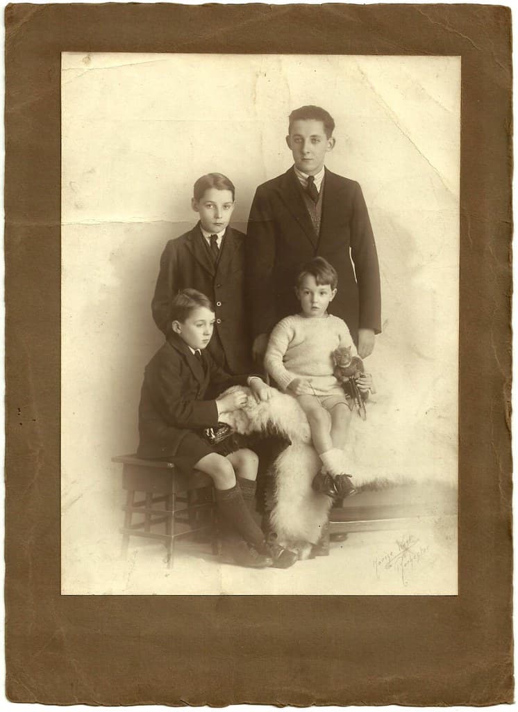 Hook children, studio portrait December 1924