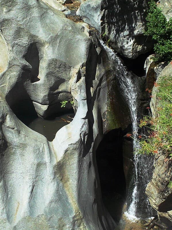 Heart Rock Hike waterfall, San Bernardino Mountains, California
