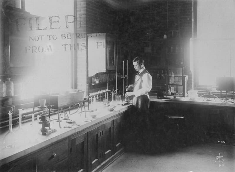 Performing Experiments in Chemistry Laboratory, 1906