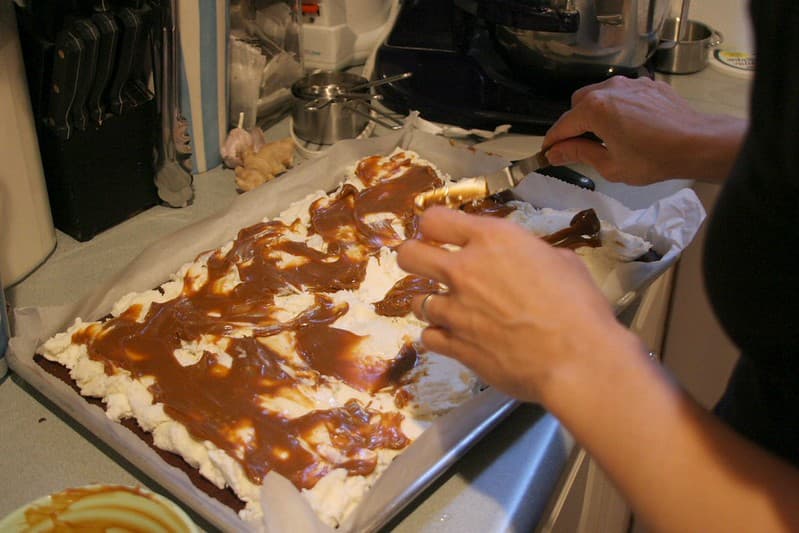 Midnight Kitchen making ice cream sandwiches 18July06 - 1
