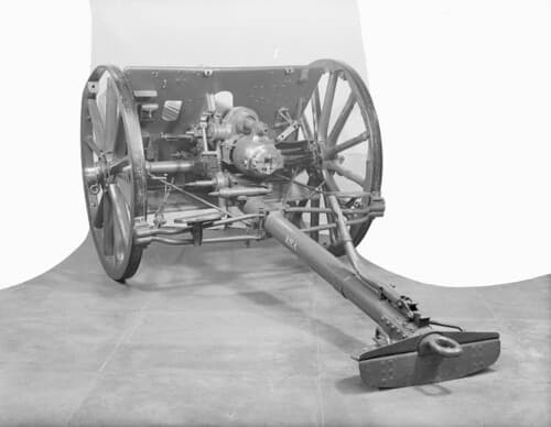 Machine, vehicle, wheel