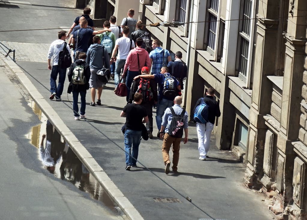 Bellowing People at Hybešova Street