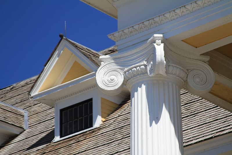 Lake Hotel, architectural detail of a column