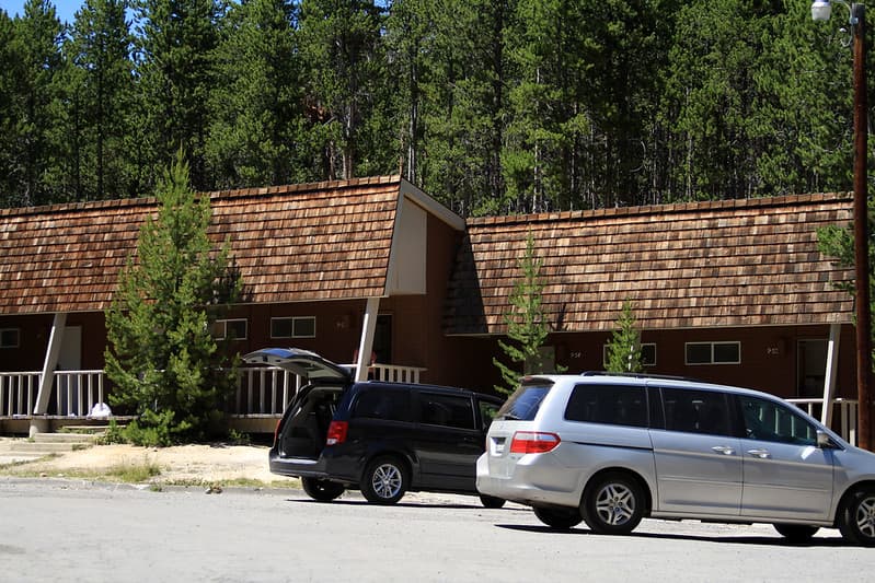 Canyon Lodge, cars parked in front of cabins