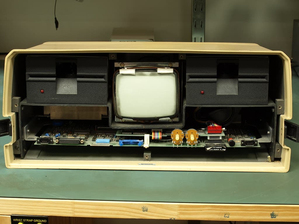 Osborne 1 Computer Teardown