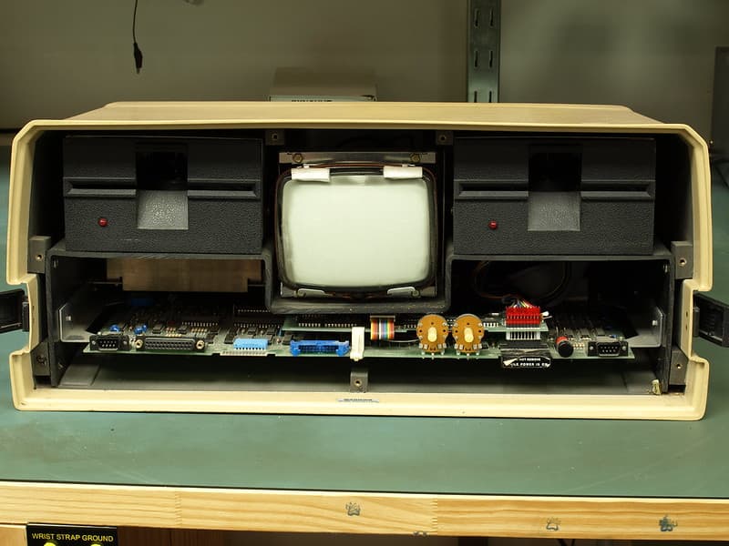 Osborne 1 Computer Teardown