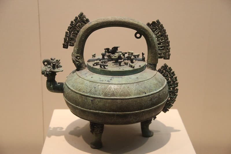Yuyue People: Spring & Autumn Bronze He