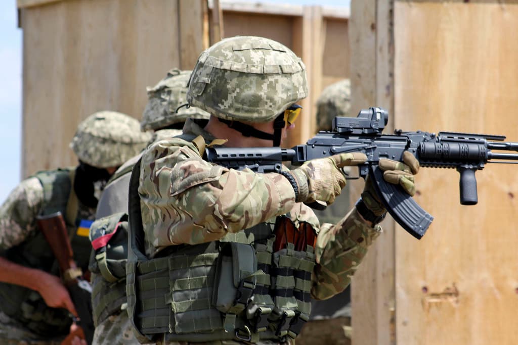Ukrainian soldiers clearing and entering a room