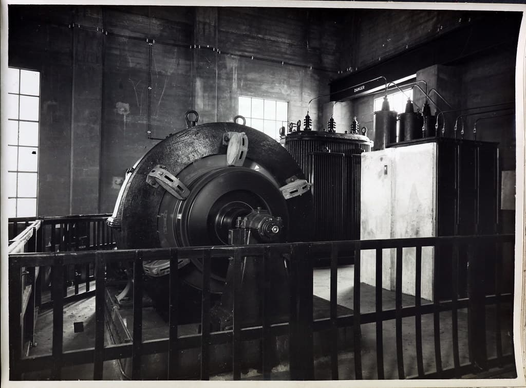 Archives, blackandwhite, breakers