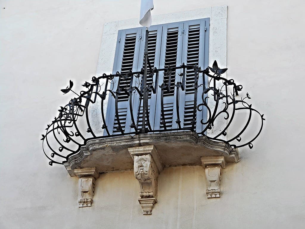 Baroque balcony with railings at Andria / Puglia