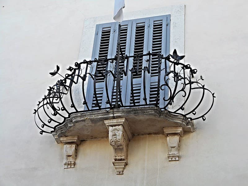 Baroque balcony with railings at Andria / Puglia
